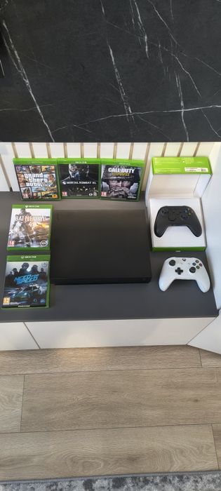 Xbox One X / 1TB