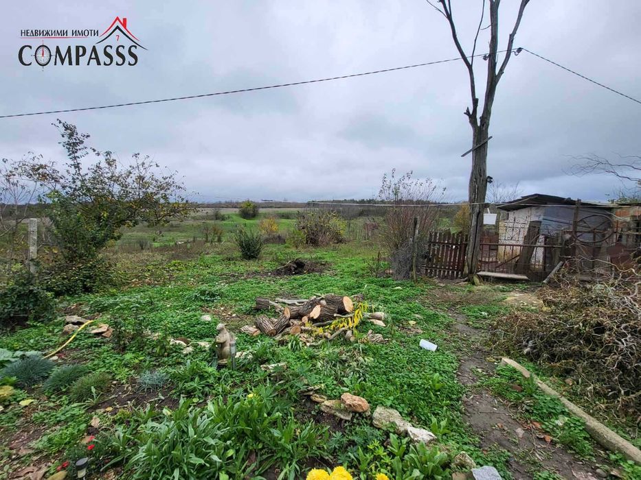 Къща с двор, с. Преселенци, Общ. Ген. Тошево - 25500евро!