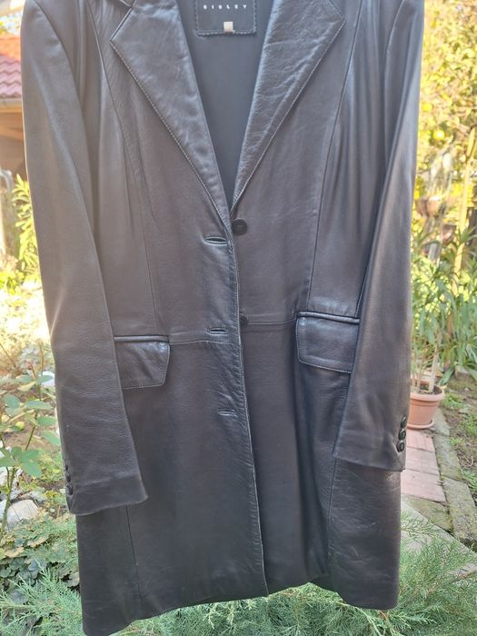 Vând haina de piele