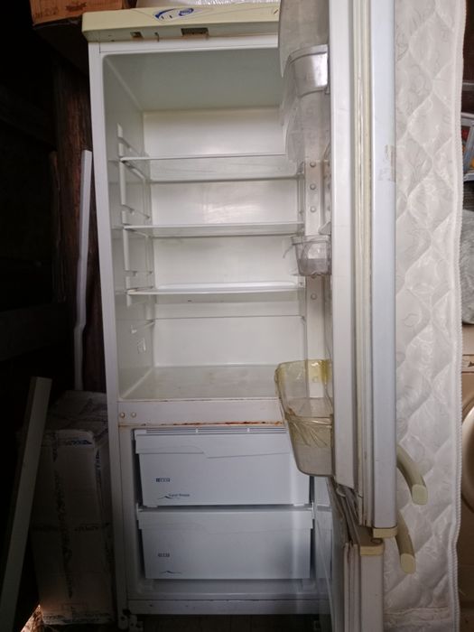 Б/у Холодильник .