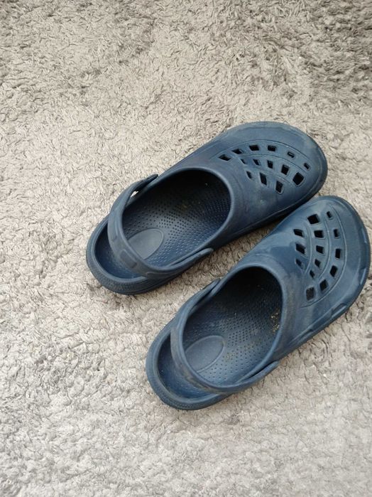 Papuci crocsi.albastri mărimea 32..33