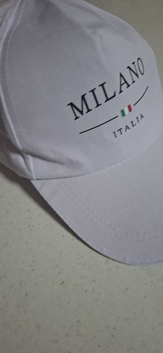 Vând șapca nouă,nu a mai fost purtată  !este originală !!