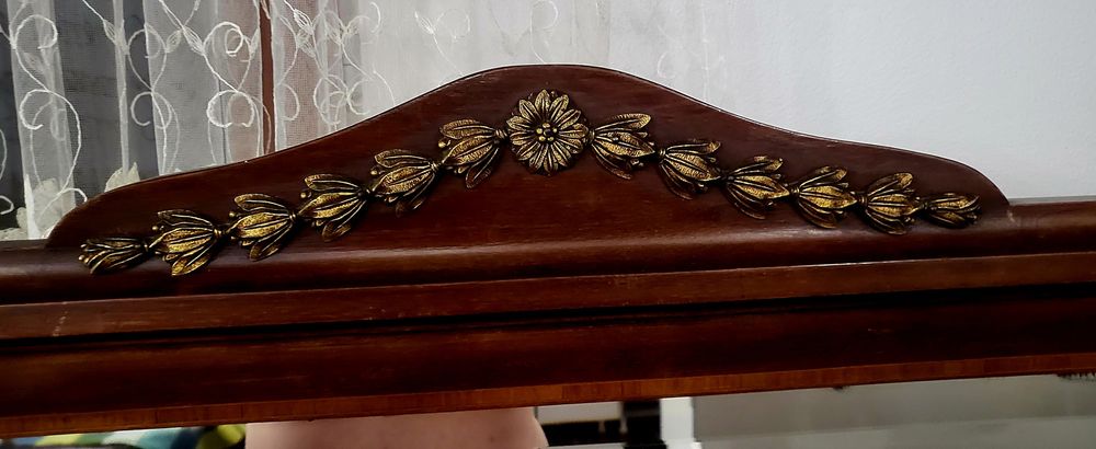 Vând pianina antika perfect acordata