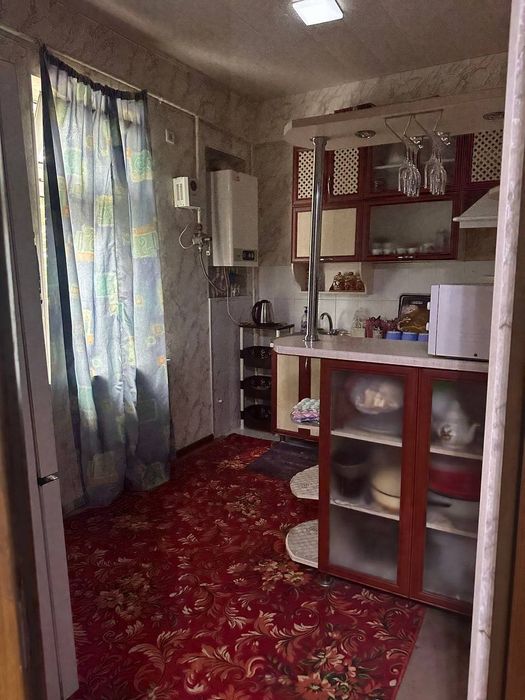 Sergli 6a uy sotiladi 2 xonali 1 etaj 7etajli dom