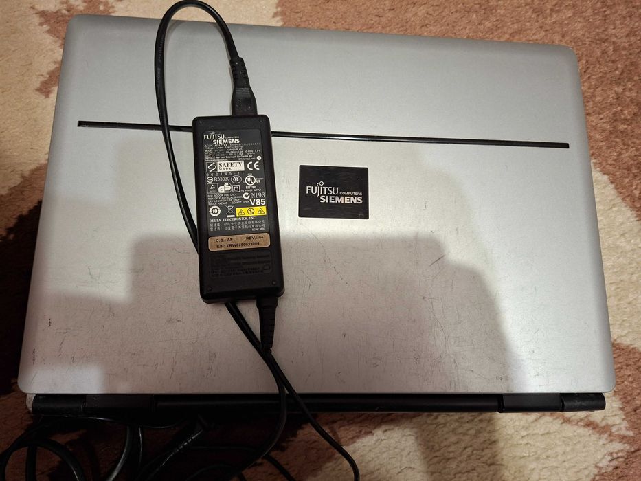 Laptop Fujitsu Siemens Amilo (nu se deschide)