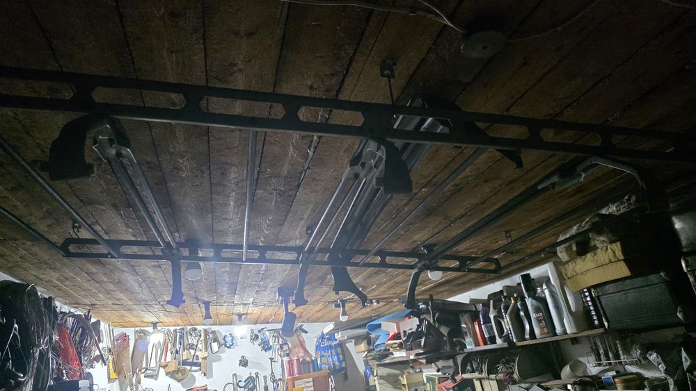 Продам багажник, в подарок козырек.