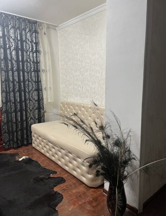 Arenda Beruniy onkalogiyani togrisi 2 xona 1 etaj bankerski uy