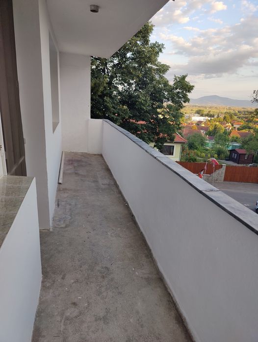 Apartament 2 camere etaj 2  str dealului