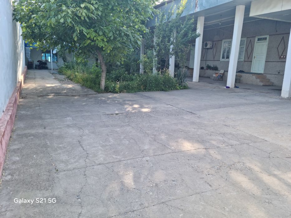 Srochna Ikki qavatli kotta xovli sotiladi.