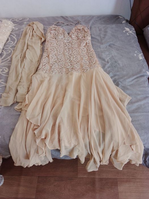 Официална рокля.