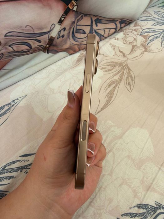 Продам Iphone 16 pro
