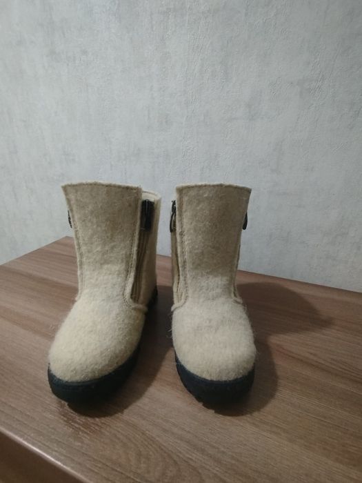 Продам валенки детские.