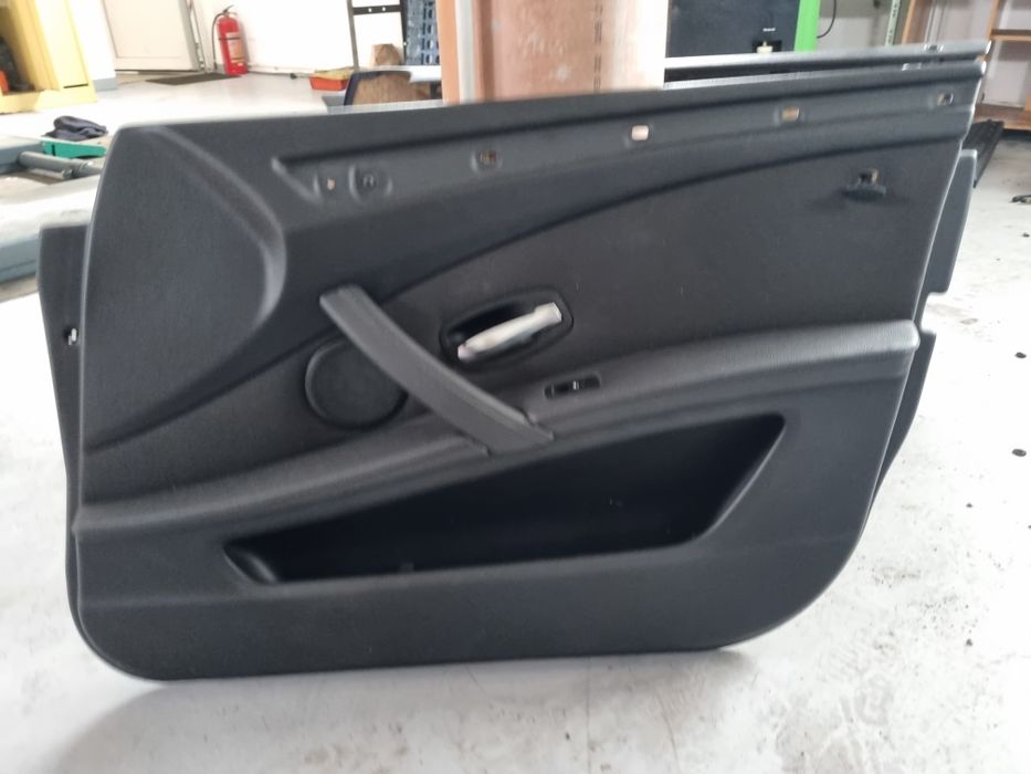 Vând față de ușă dreapta  și față de ușă dreapta spate mai multe apl