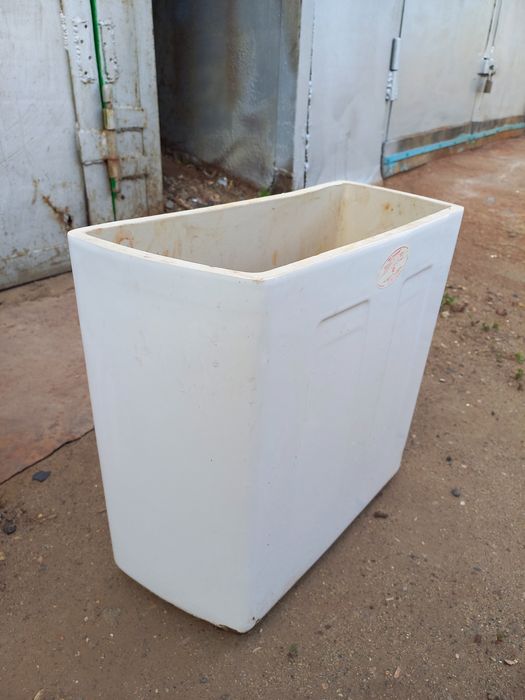 Продам унитазный бачок в хор сост