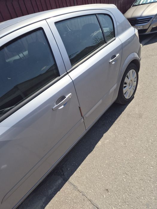 Vând Opel astra  , mașina in stare buna din anul  2007