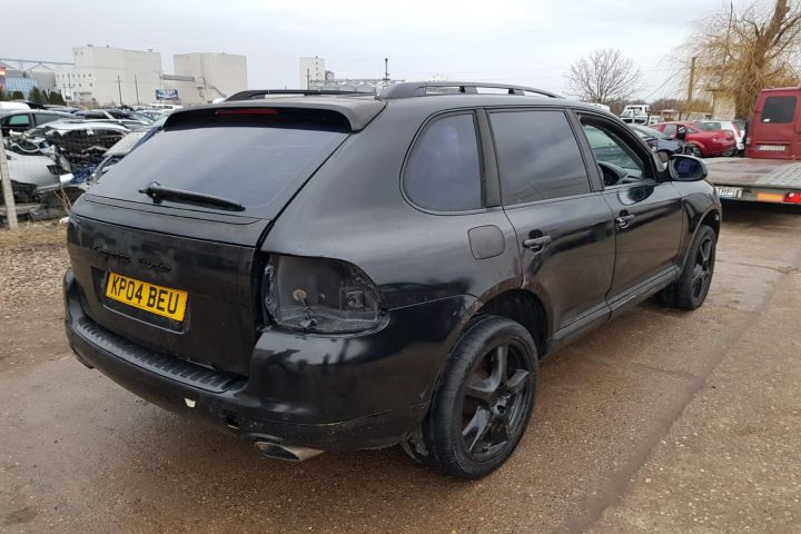 Fuzeta fata dreapta Porsche Cayenne 955