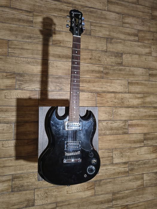 Vând chitară electrică Epiphone+husa,boxă Fender,Pedala si looper