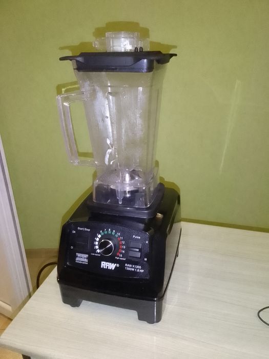 Vând blender raw smeg