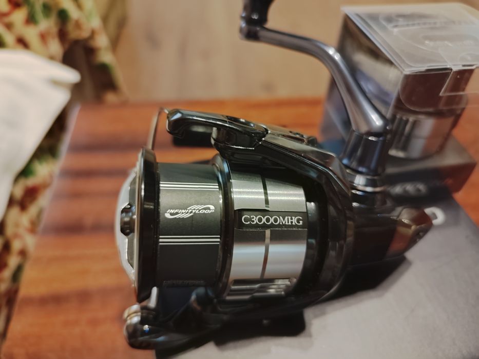 Въдица Yamaga Blanks Blue Current Wizy 610/4pcs и макара Shimano 25 Twin Power XD C3000HG.