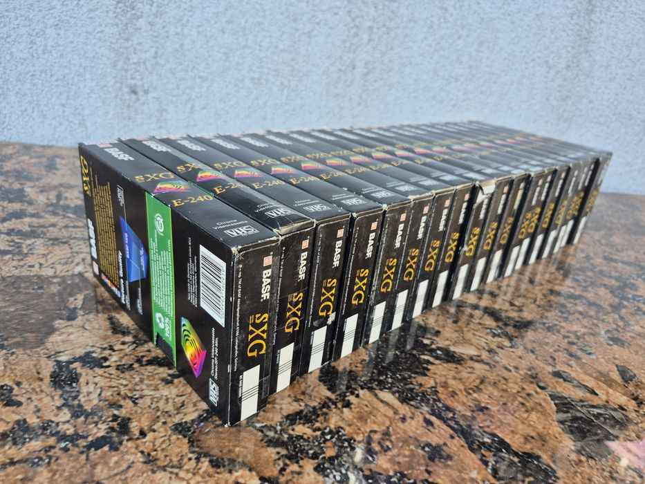Vând Lot 19  casete video  Vhs marca Basf  model de 240 minute cu film