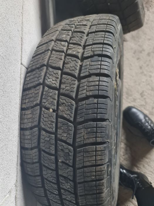 2 anvelope iarna +jante 205/ 65 R16C