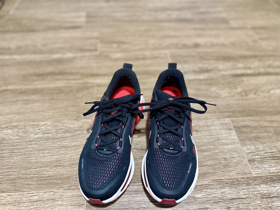 Оригинални мъжки обувки за бягане Nike Vomero 18 [Като нови] 43 номер
