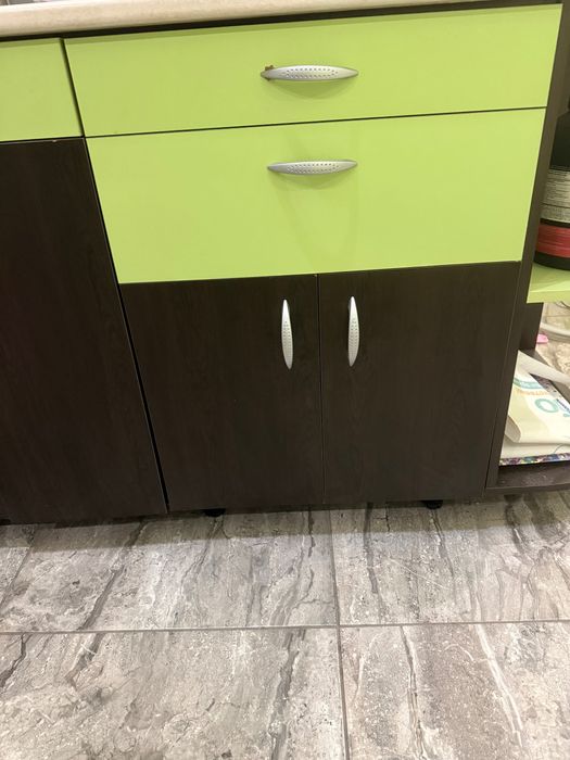 Врати за кухня с мехинизми и панти