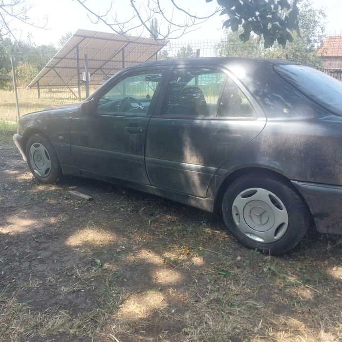 Dezmembrez Mercedes 200 Kompressor