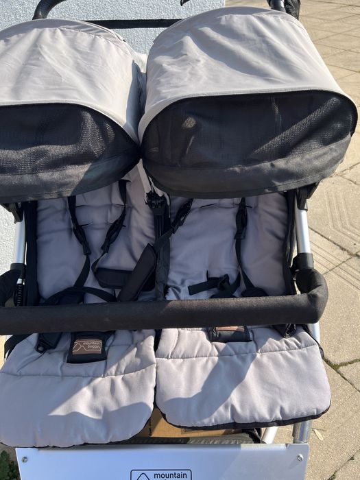 Количка за близнаци