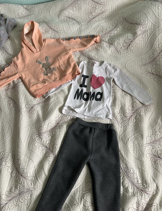 Продаётся одежда для девочки,на 3-4 года