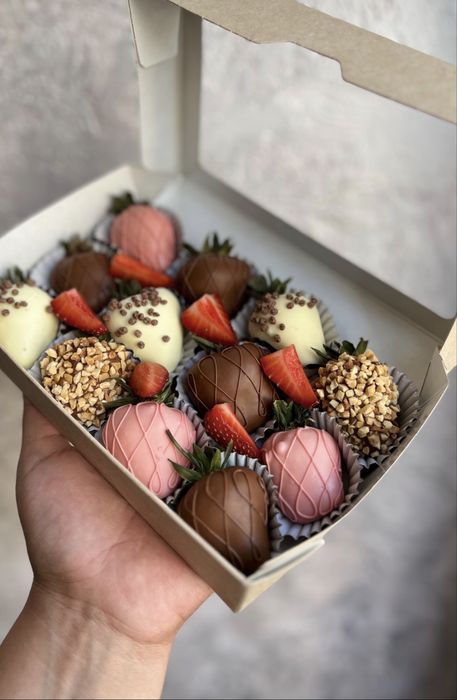 клубника в шоколаде букет