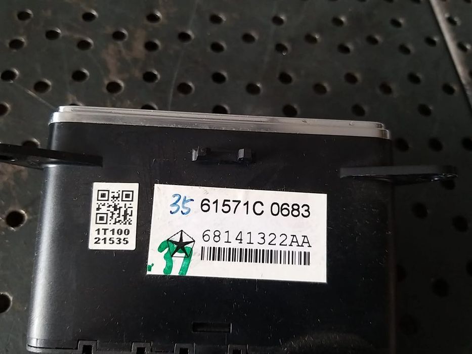 Port usb sd jeep grand cherokee 4 wk wk2 68141322aa
