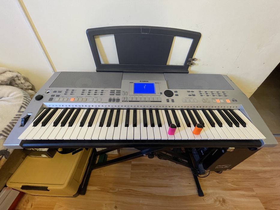 Синтезато YAMAHA PSR-S500+стойка+калъф