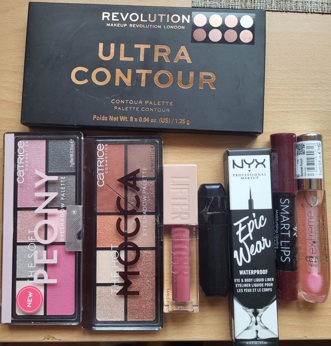 Нов комплект гримове и козметика