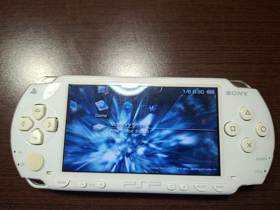 PSP 1000 С 6 Игри и 128 gb карта памет с адаптер