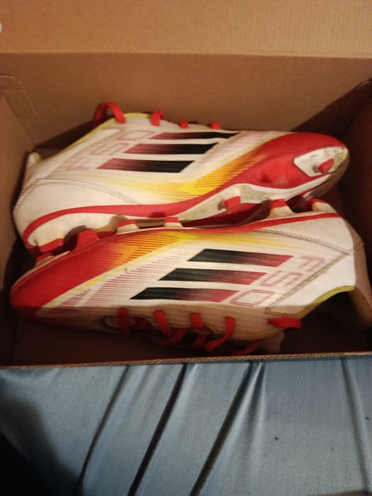 Бутонки f50 носени само два пъти 42 момер