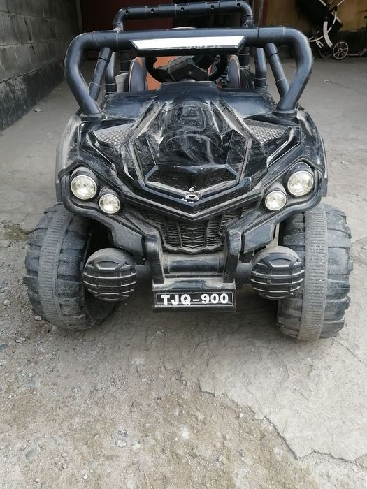 Продам детскую машину.