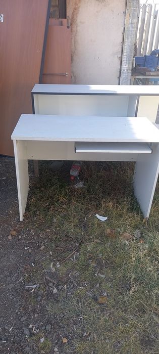 Продам стол хорошим состояние