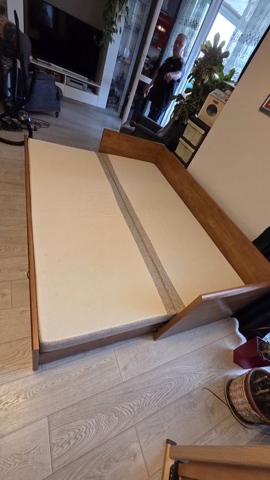 Легло с чекмедже и спалня