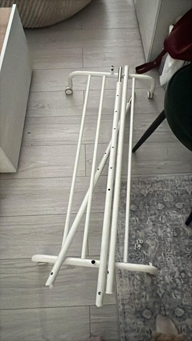 Закачалка за дрехи, бяла