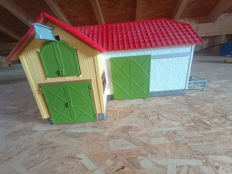 Vând fermă și animale de jucărie