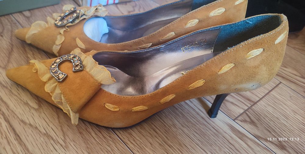 Продаю туфли новые