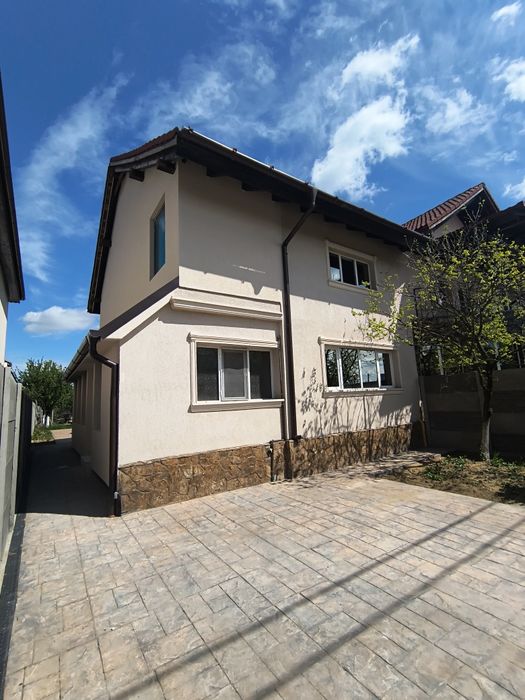Vând 1/2 duplex in Sag