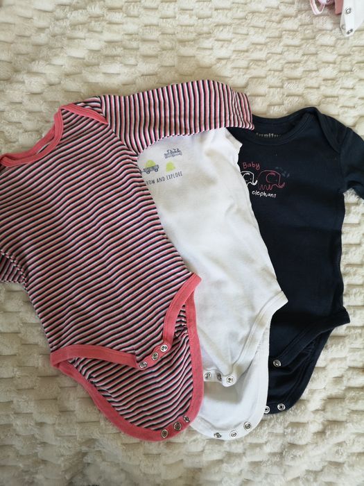 Vând lot de hăinuțe 6-9 luni H&M