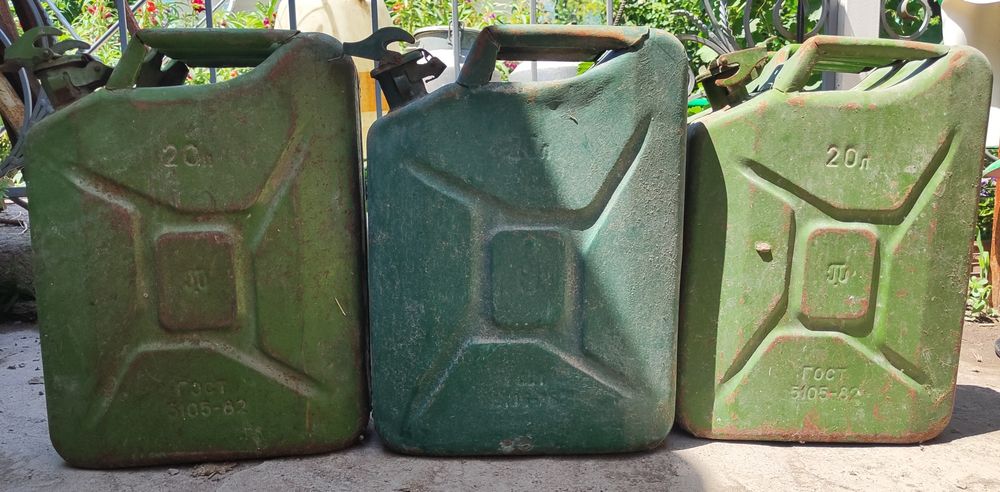 Продам канистры под бензин