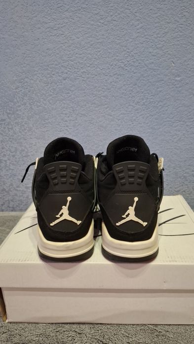 Air Jordan 4 White Thunder