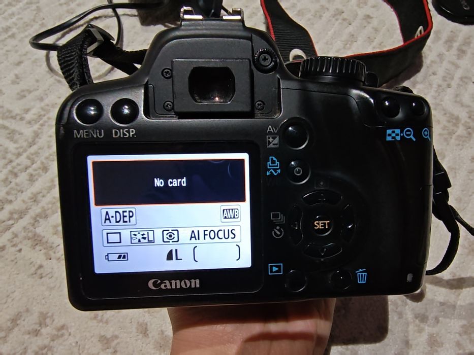 DSLR Canon EOS 1000D