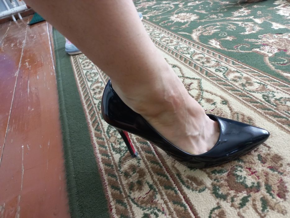 Женская обувь разная