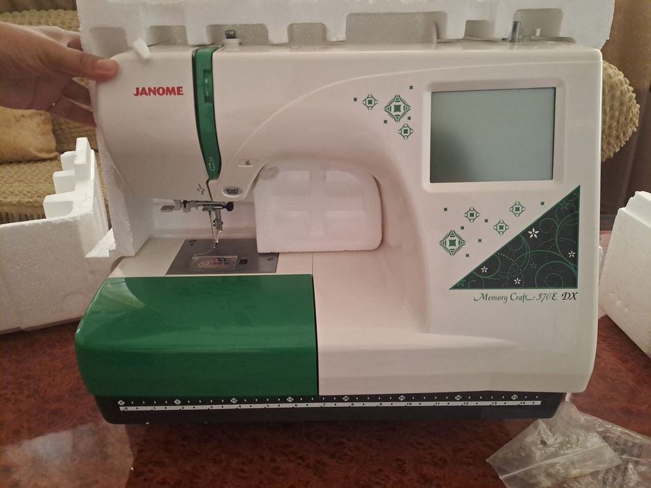 Yangi Janome 370E DX
