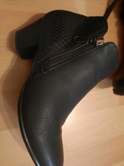 Дамски боти номер 37